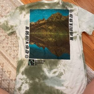 Diy green-white shirt of National Geographic WY